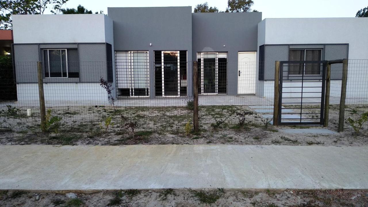casa las toscas 2 dorm fondo, parrillero a 4 cuadras de playa Exterior foto